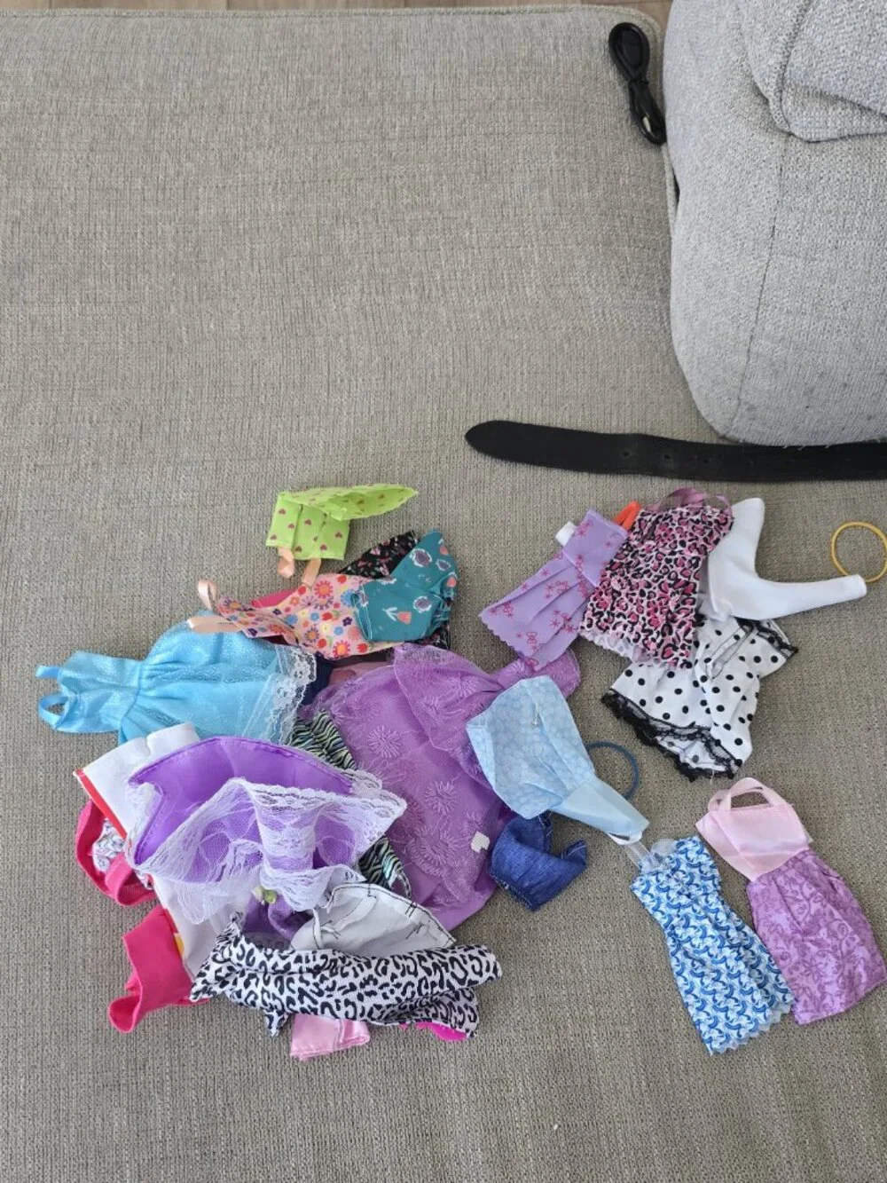 Huge Barbie Dolls, Clothes And Accessories Lot See description